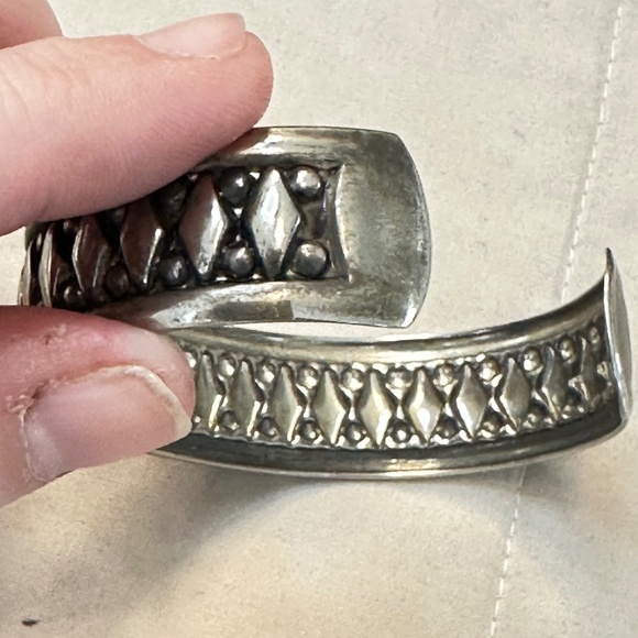Silver Tone Cuff Bracelet w/Diamond Shape & Dot Design. 16mm Wide. EUC - Picture 3 of 11